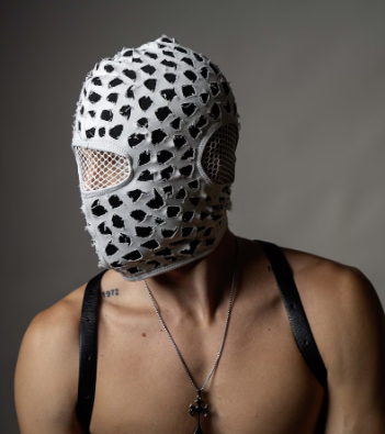 Distressed Spotted Mesh Full-Face Mask  112