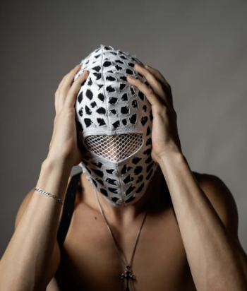 Distressed Spotted Mesh Full-Face Mask  112