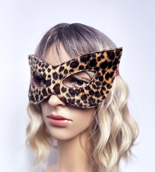 Minimalist Leopard Print Half-Mask 116