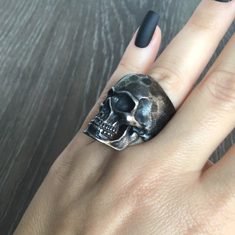 Vintage Skull Statement Ring – Gothic Bold Accessory