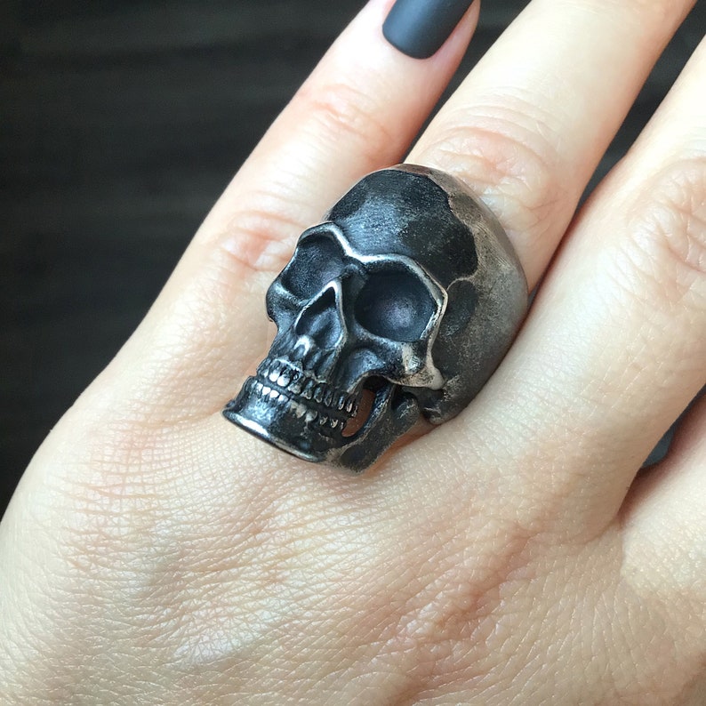 Vintage Skull Statement Ring – Gothic Bold Accessory