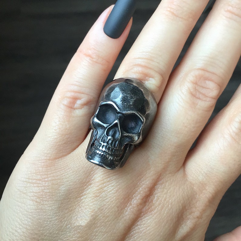 Vintage Skull Statement Ring – Gothic Bold Accessory
