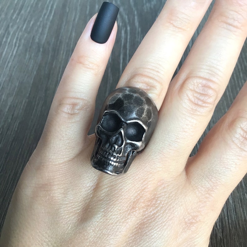 Vintage Skull Statement Ring – Gothic Bold Accessory