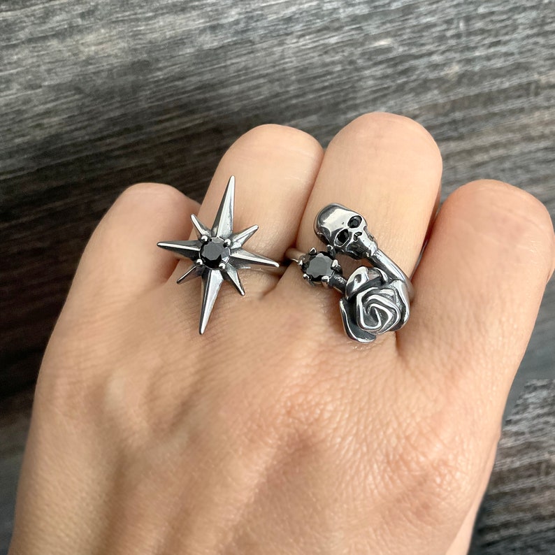 Gothic rose and skull rings, suitable for both men and women