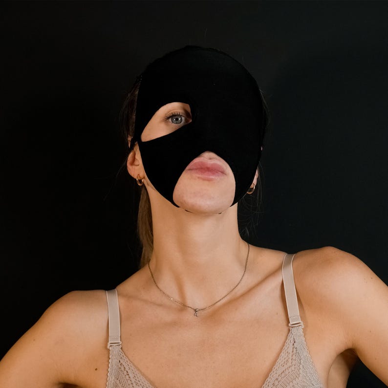 Minimalist Cotton Half-Face Mask – Soft Everyday Accessory 158