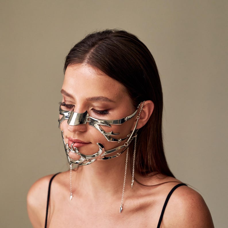 Metal chain mask 138