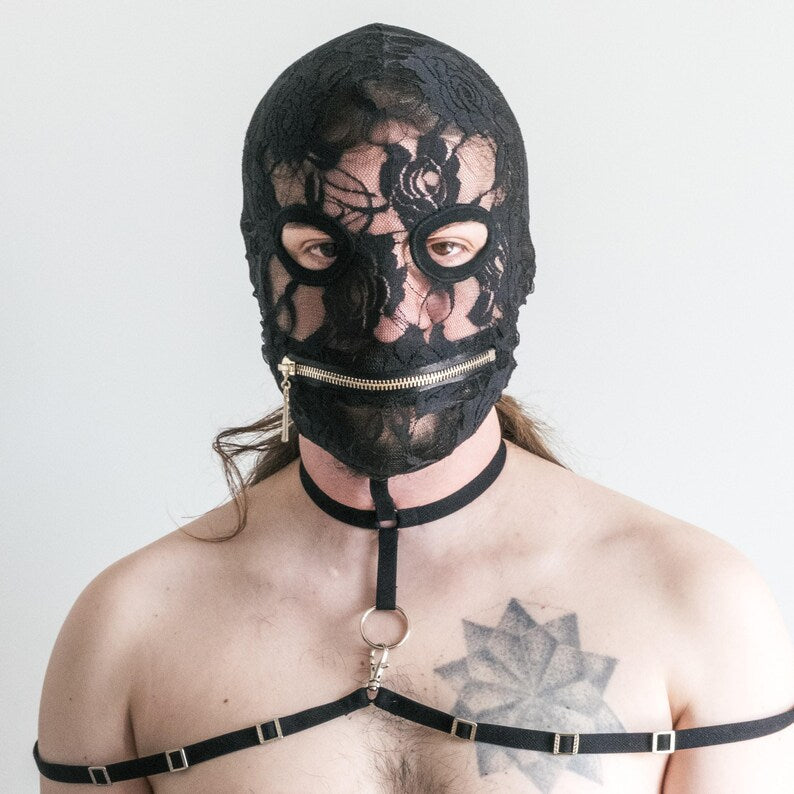 Black lace mask with zipper at the mouth that exposes the eyes 153