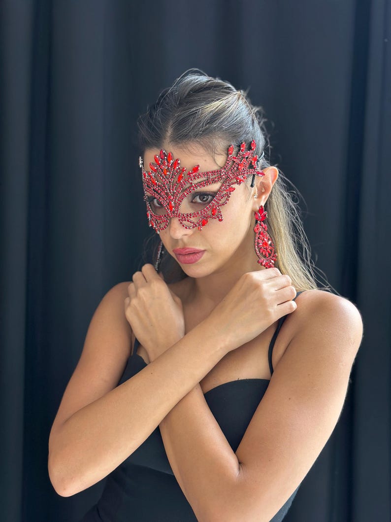 Crystal-Encrusted Eye Mask 151