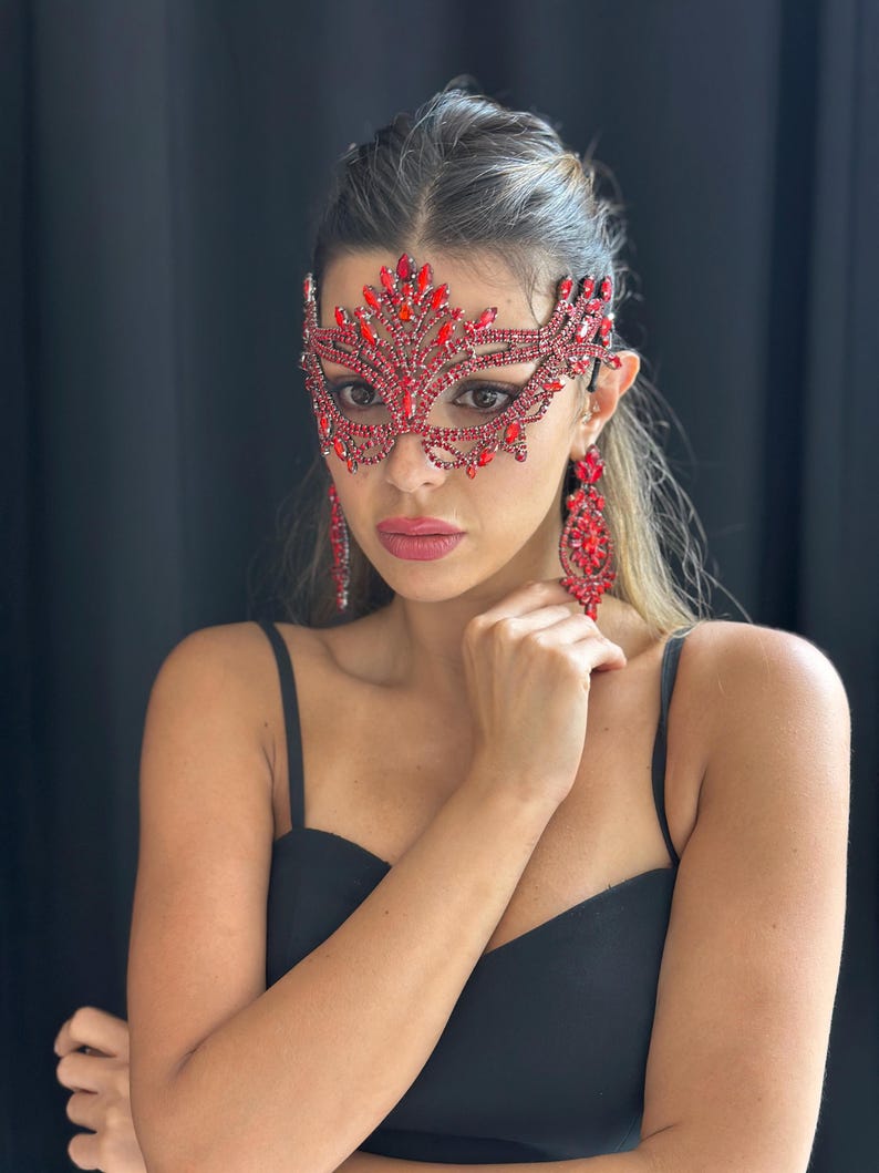 Crystal-Encrusted Eye Mask 151