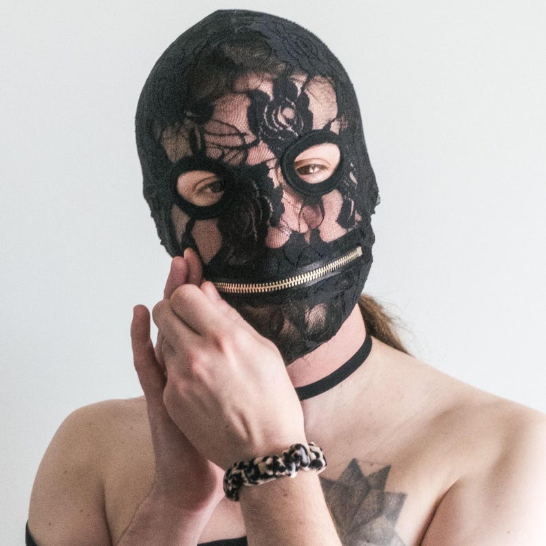 Black lace mask with zipper at the mouth that exposes the eyes 153