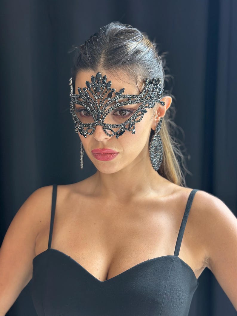 Crystal-Encrusted Eye Mask 151