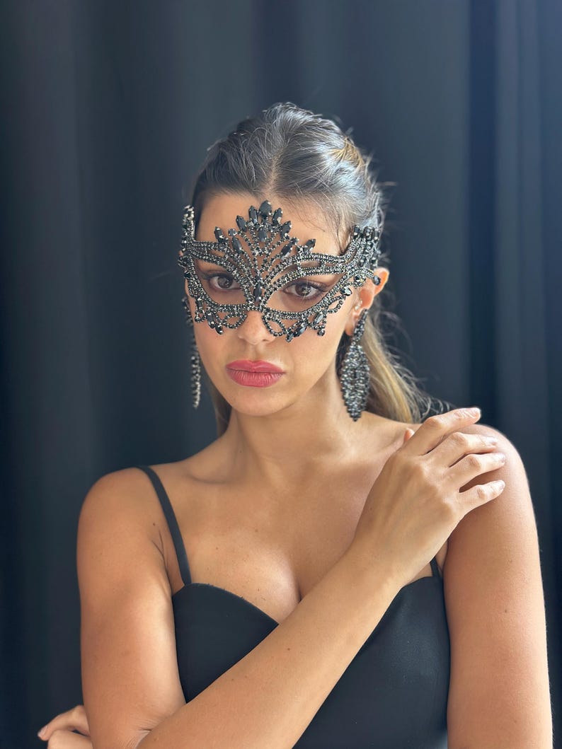 Crystal-Encrusted Eye Mask 151