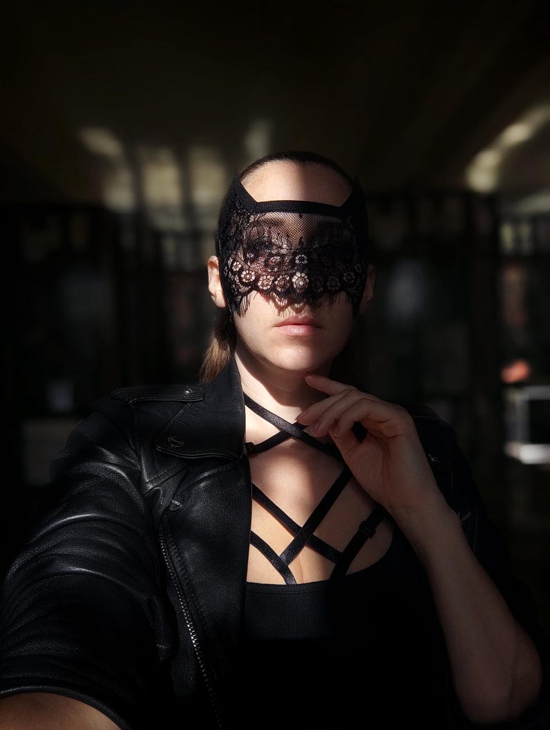 Black Floral Lace Eye Veil Mask – Gothic Mysterious Accessory
