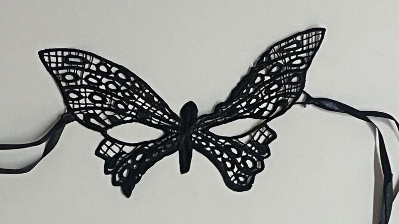 Black Butterfly Lace Mask 150