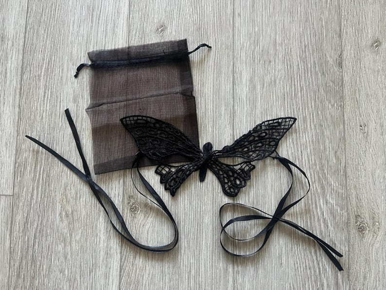 Black Butterfly Lace Mask 150