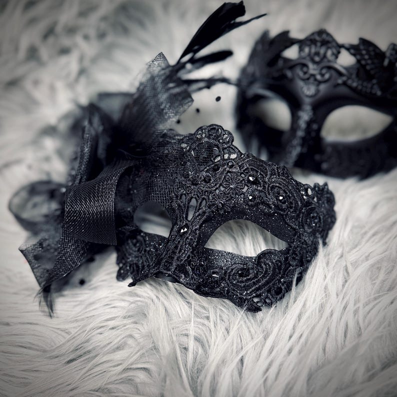 Black Men's or Women Masquerade Party Masks